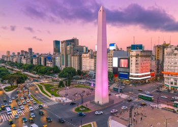 CAF aprueba $960 millones para apoyar a Argentina con el pago de su deuda con el FMI