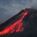 Volcán entra en erupción en el oeste de Indonesia
