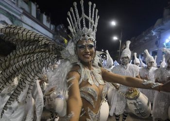 Arranca en Montevideo el carnaval más largo del mundo