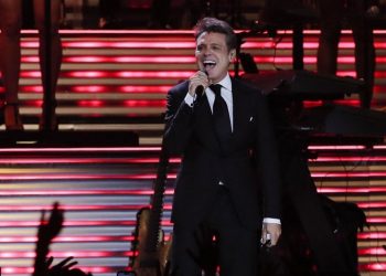 El escenario del «Sol de México» empieza a tomar forma para el concierto de Luis Miguel