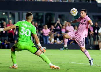 El único jugador salvadoreño que se ha enfrentado a Messi