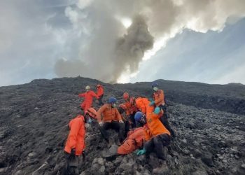 Alerta máxima en Indonesia por erupción del volcán Lewotobi Laki-Laki