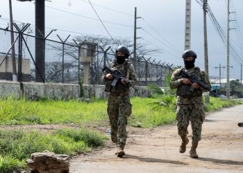 «Fortaleza, hijitos»: militares ecuatorianos reciben apoyo en jornada contra el narco