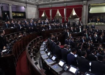 Congreso de Guatemala deja sin partido político a los diputados de Bernardo Arévalo
