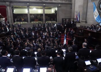 Cuatro amparos buscan cambiar la directiva del Congreso de Guatemala