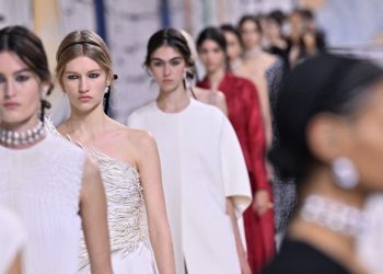 Dior reivindica el muaré y Juana Martín el mimbre en una Semana de Alta Costura bajo embrujo oriental