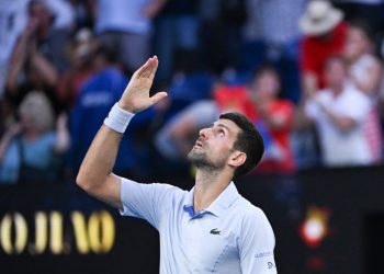 Novak Djokovic supera un «calentón» ante Fritz, Sabalenka vuela en Australia