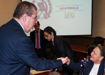 Fiscal de Guatemala asiste a cita con Arévalo, pero se retira anticipadamente