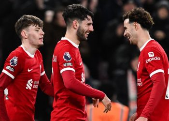 Liverpool golea 4-1 al Chelsea y se mantiene firme en el liderato