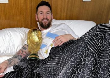 ¿Cómo puedo enviarle un mensaje a Messi en su visita a El Salvador?
