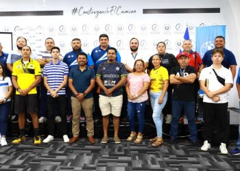 Los representantes de los equipos tuvieron el sábado una reunión con representantes de la Fesabal. Foto/INDES