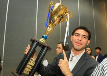 «En un futuro me veo compitiendo en carros de la categoría F1», Eduardo Canizález, piloto salvadoreño