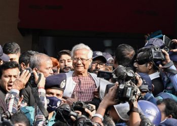 Premio Nobel de la Paz Muhammad Yunus, condenado a la cárcel en Bangladés