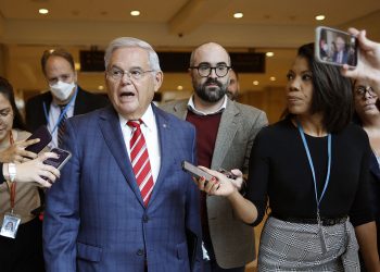 Añaden acusaciones de soborno a Bob Menéndez