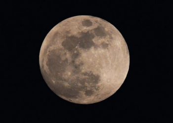 Indígenas navajo de EE. UU. cuestionan envío de restos humanos a la Luna