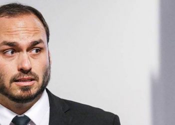 Hijo de Bolsonaro es blanco de operación policial por espionaje ilegal