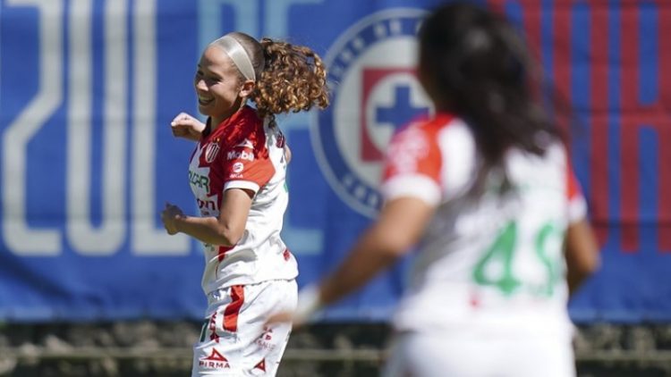 Golazo de jugadora salvadoreña en la Liga MX femenil