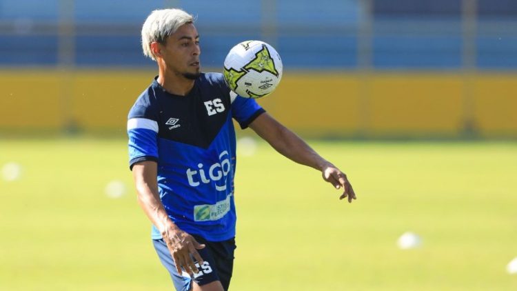 Darwin Cerén regresó a la Selecta