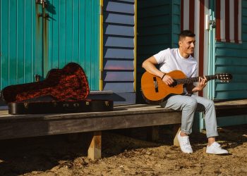 «‘Marea’ es una canción que invita a poner la mirada en Dios, en esos momentos de tormenta»: Dennis Josué, artista salvadoreño
