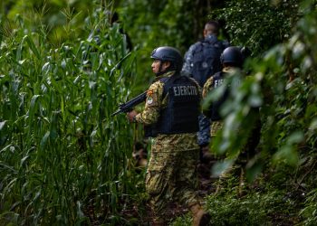 Fuerza Armada decomisa armamento en Guazapa