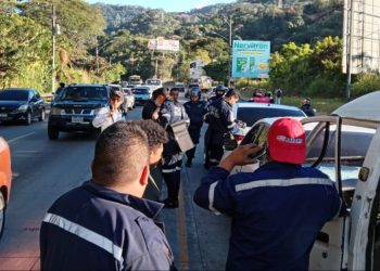 Múltiple accidente en carretera a Los Chorros deja un lesionado y daños materiales
