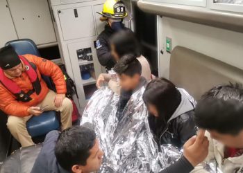 Rescatan a madre e hijos en el Río Bravo
