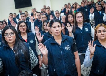 Fiscal General juramenta a 2,700 fiscales electorales