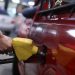 Aumentan alrededor de 27 % precios de combustibles en Argentina