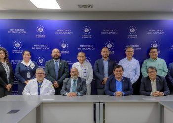 Educación fortalece cooperación académica con Instituto Hospital El Salvador