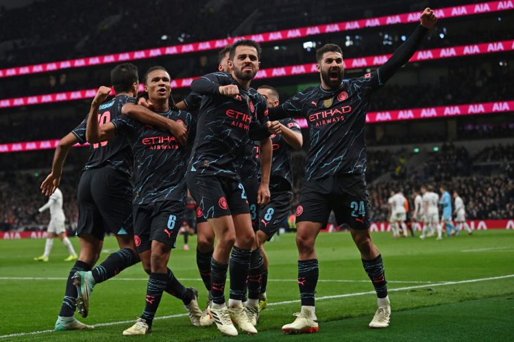 El Manchester City se agenció una victoria sobre Tottenham. Fotos: AFP