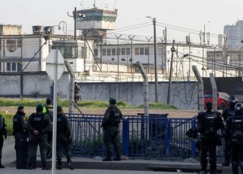 Exdirector carcelario en Colombia denuncia fosas comunes en penal de Bogotá