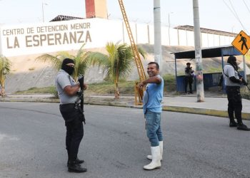 Autoridades efectúan registros en centros penitenciarios bajo un clima de orden