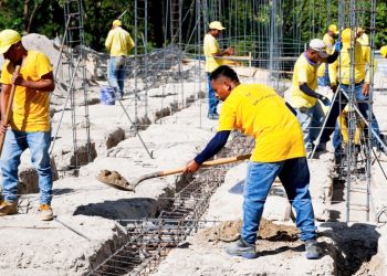 Internos reparan y construyen hospitales y sedes policiales en El Salvador