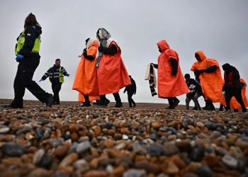 Cerca de 30,000 migrantes cruzaron el Canal de la Mancha en 2023
