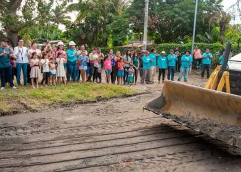 Dirección de Obras Municipales inició un proyecto de calle rural en Tepetitán
