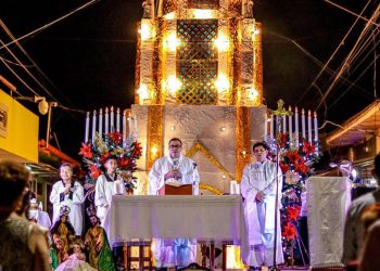 Encienden el trono del Niño Dios en Sonsonate