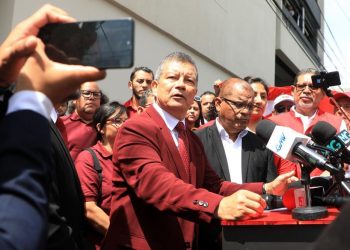 Manuel Flores dice que dará paz y seguridad a salvadoreños