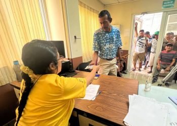 Gobierno entrega compensación económica a pescadores
