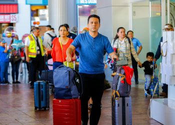 El aeropuerto de El Salvador registra alza en el flujo de pasajeros