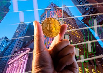El bitcoin roza los $49,000 en primer día de comercialización de los ETF