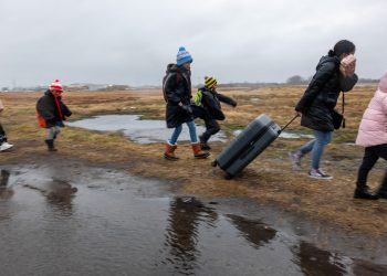 Desalojan a migrantes albergados en Nueva York
