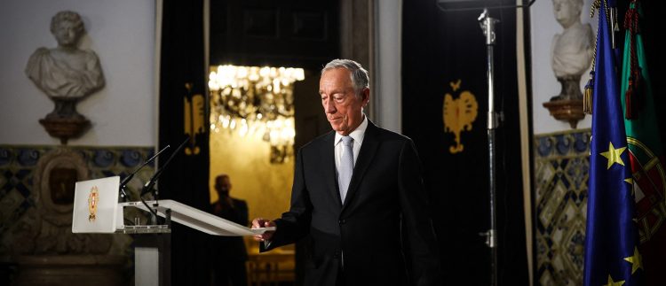 En crisis. Los arrestos sumieron al país en problemas desde finales de
2023. El presidente Rebelo anunció comicios anticipados.