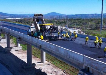 Obras Públicas desarrolla las tareas finales del paso a desnivel entre Apopa y San Salvador