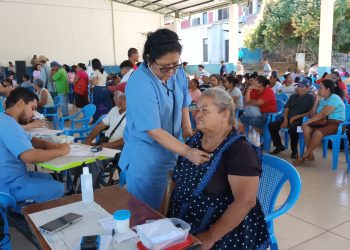 Gobierno de El Salvador acerca diversos servicios en Chinameca, San Miguel