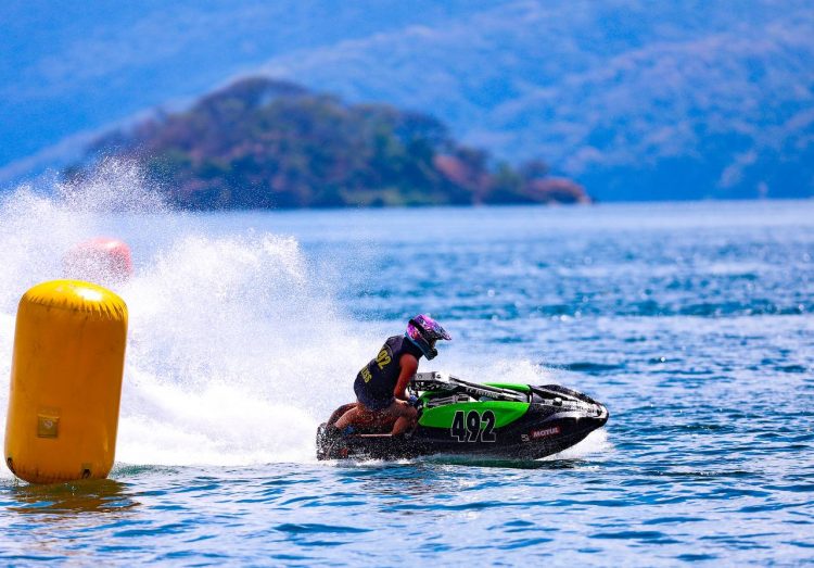 Las competencias de motos acuáticas vuelven este sábado y domingo en la playa Amatitán, Lago de Ilopango. Fotos/David Martínez