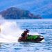 Motos acuáticas calientan motores en el Lago de Ilopango