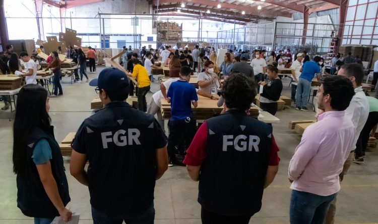 intimidaLa
Fiscalía General de la República desplegará a 2,262 auxiliares fiscales a escala nacional para que verifiquen el debido desarrollo de la votación el próximo 4 de febrero.