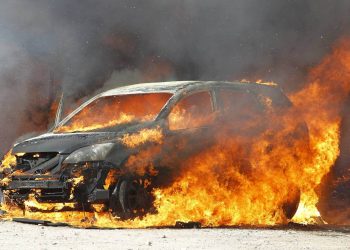 Incendio consume más de 400 vehículos en capital india