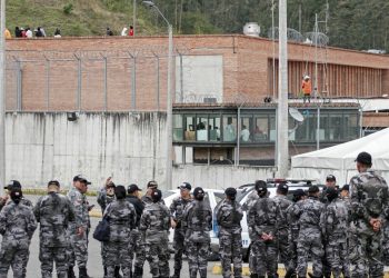 Cuatro policías secuestrados en Ecuador en medio de estado de excepción por violencia narco