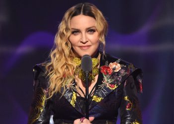 Fanáticos demandan a Madonna por «negligencia» ante retrasos en sus conciertos